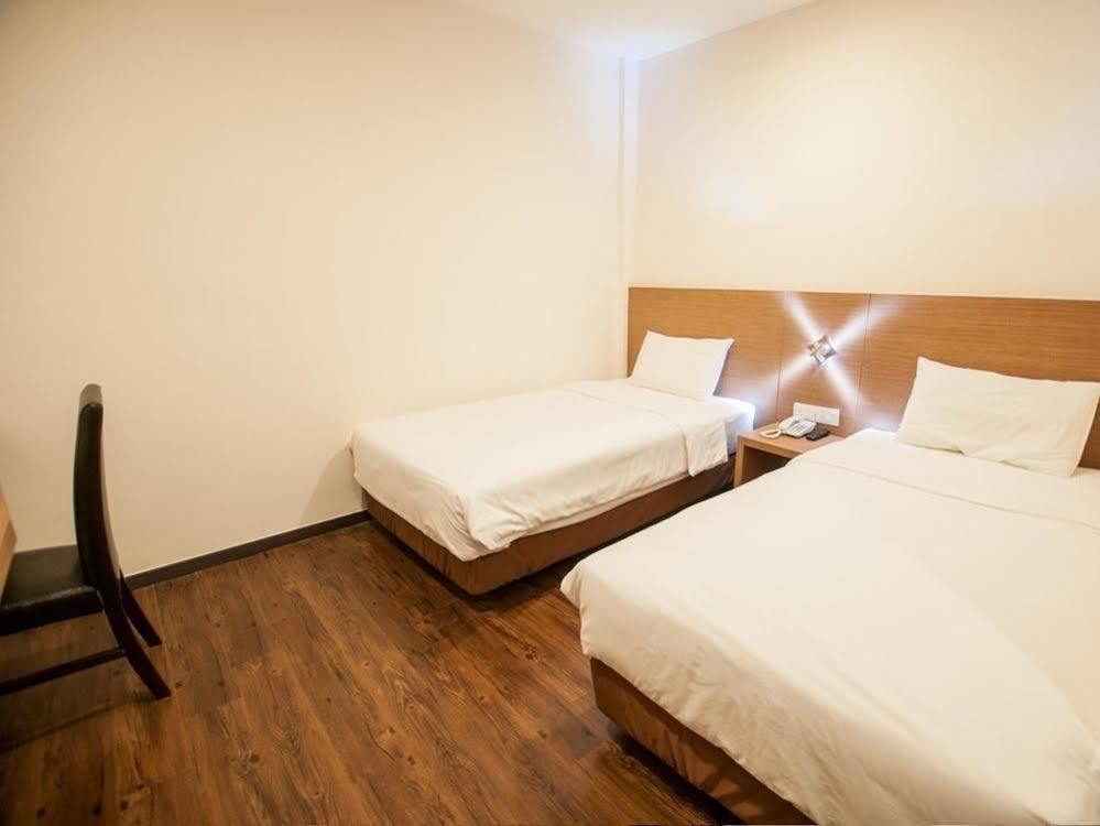 Nagoya Inn Hotel Kuah Buitenkant foto